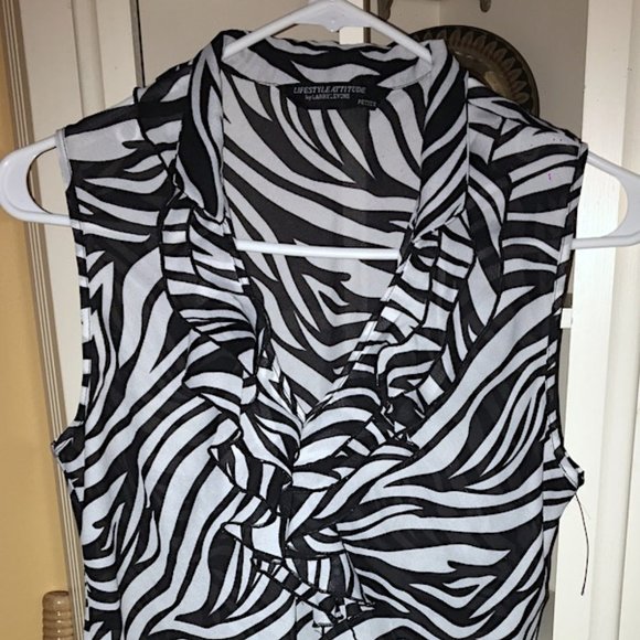 LARRY LEVINE BLACK & WHITE ZEBRA RUFFLE BLOUSE PM - Picture 1 of 5
